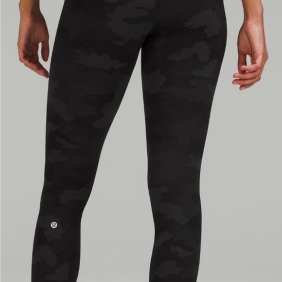 Women’s Lululemon athletica Dark Camouflage Leggings Sz 18 Barely Worn 28” - Picture 4 of 9
